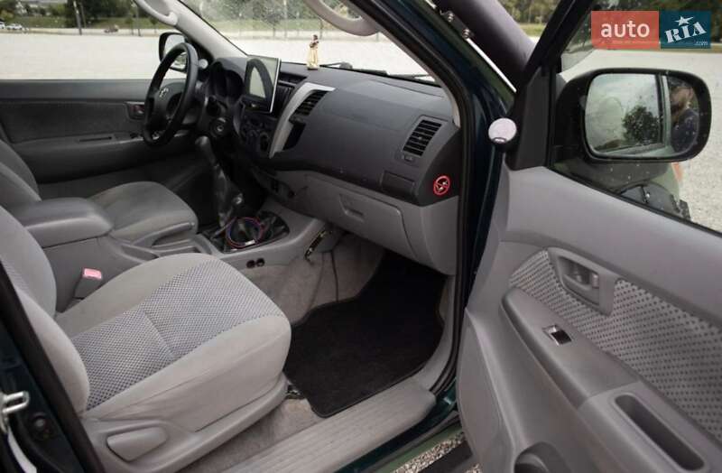 Пикап Toyota Hilux 2000 в Львове