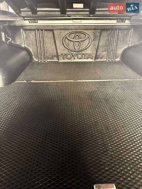 Пикап Toyota Hilux 2019 в Киеве фото 30 Пикап Toyota Hilux 2019 в Киеве