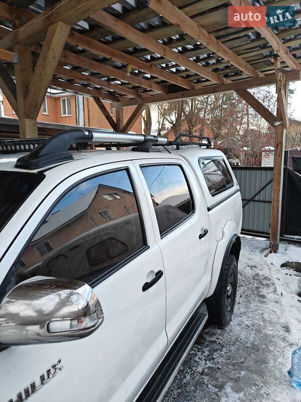 Пикап Toyota Hilux 2013 в Киеве фото 3 Пикап Toyota Hilux 2013 в Киеве