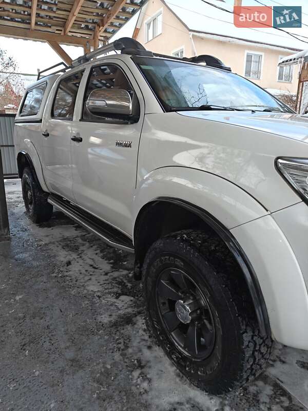 Пикап Toyota Hilux 2013 в Киеве фото 6 Пикап Toyota Hilux 2013 в Киеве