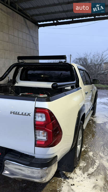 Пикап Toyota Hilux 2016 в Татарбунарах