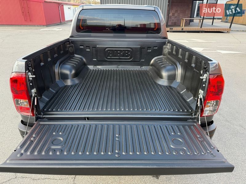 Пикап Toyota Hilux 2024 в Киеве фото 33 Пикап Toyota Hilux 2024 в Киеве