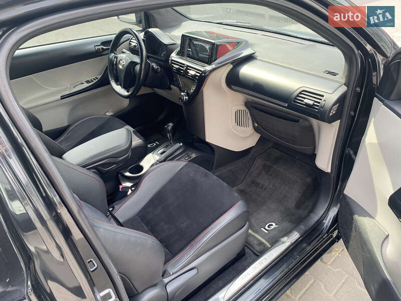 Хетчбек Toyota IQ 2012 в Чернівцях