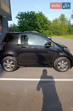 Хэтчбек Toyota IQ 2009 в 
