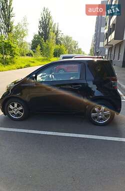 Хэтчбек Toyota IQ 2009 в 