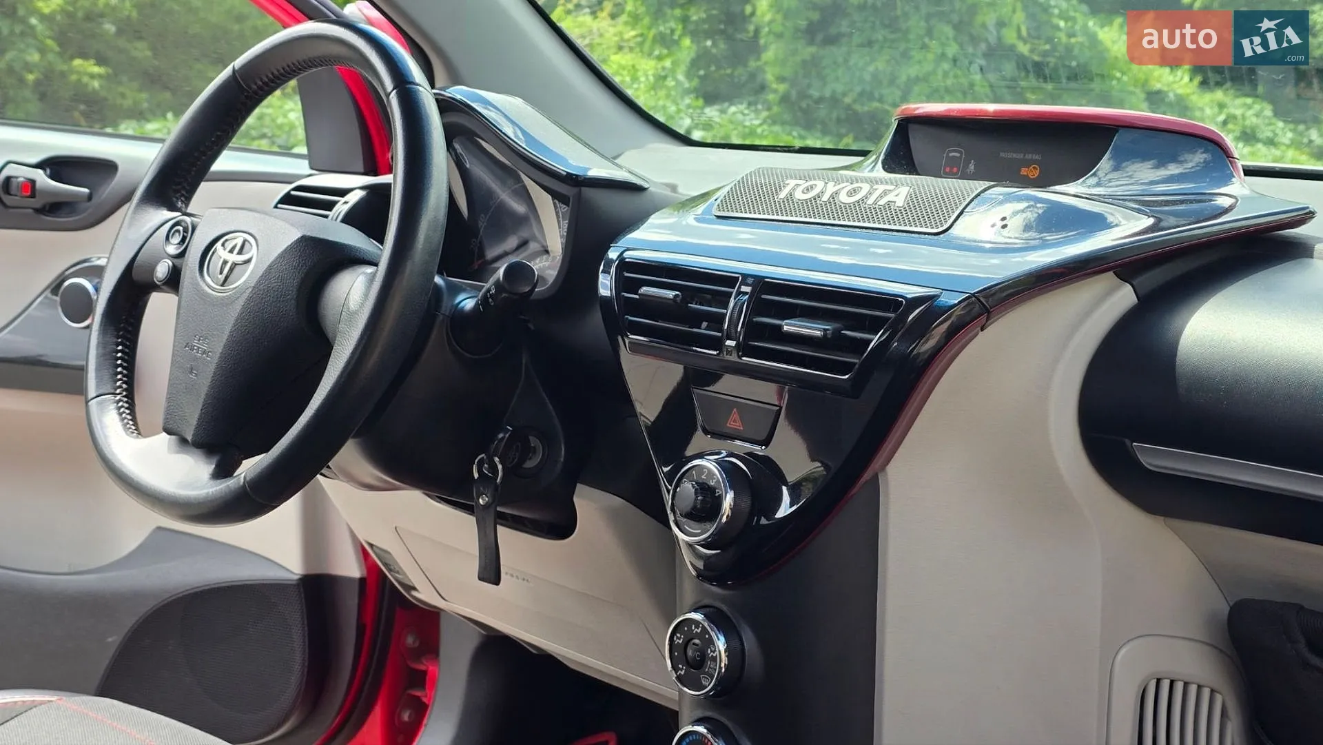 2011 Toyota iQ - мініатюра 13