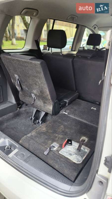 Минивэн Toyota Isis 2011 в Черноморске фото 10 Минивэн Toyota Isis 2011 в Черноморске