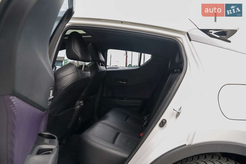 Позашляховик / Кросовер Toyota Izoa 2021 в Чернівцях