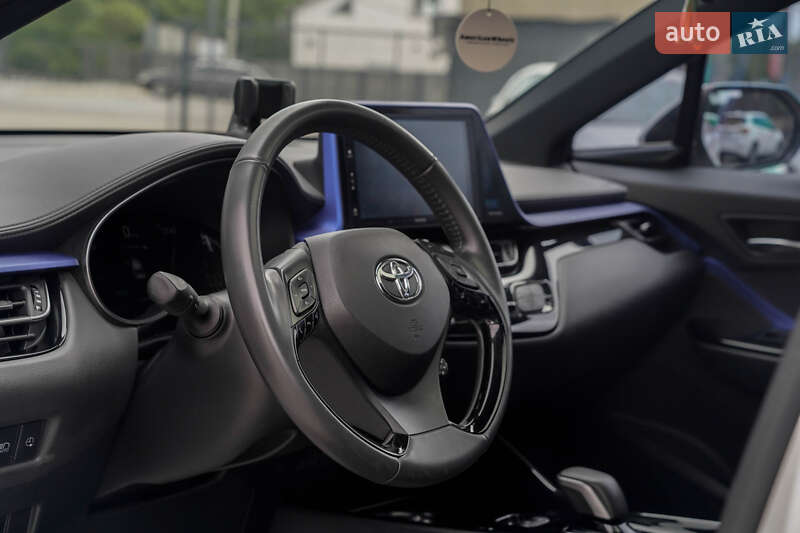 Позашляховик / Кросовер Toyota Izoa 2021 в Чернівцях