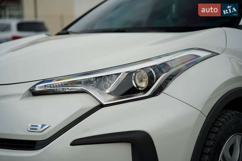 Позашляховик / Кросовер Toyota Izoa 2021 в Чернівцях