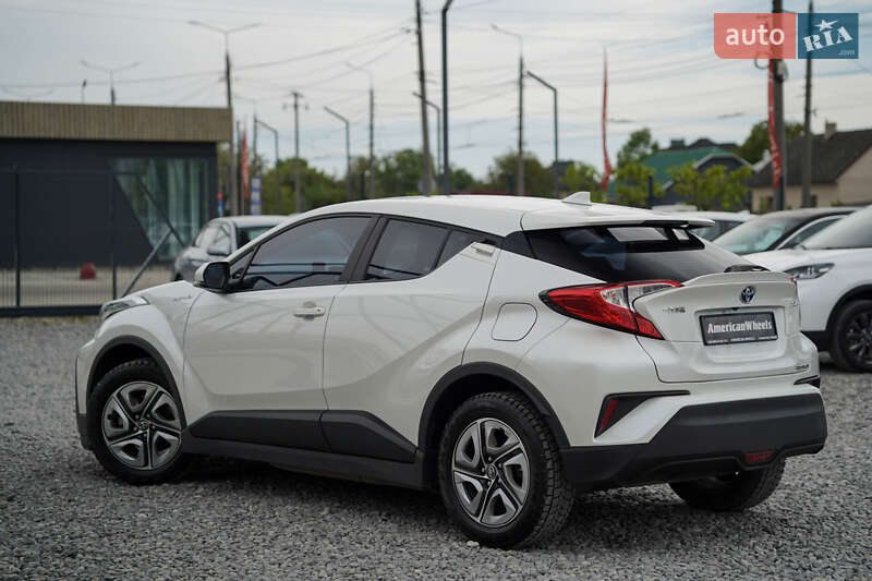 Позашляховик / Кросовер Toyota Izoa 2021 в Чернівцях