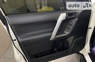Позашляховик / Кросовер Toyota Land Cruiser Prado 2019 в  фото 24 Позашляховик / Кросовер Toyota Land Cruiser Prado 2019 в