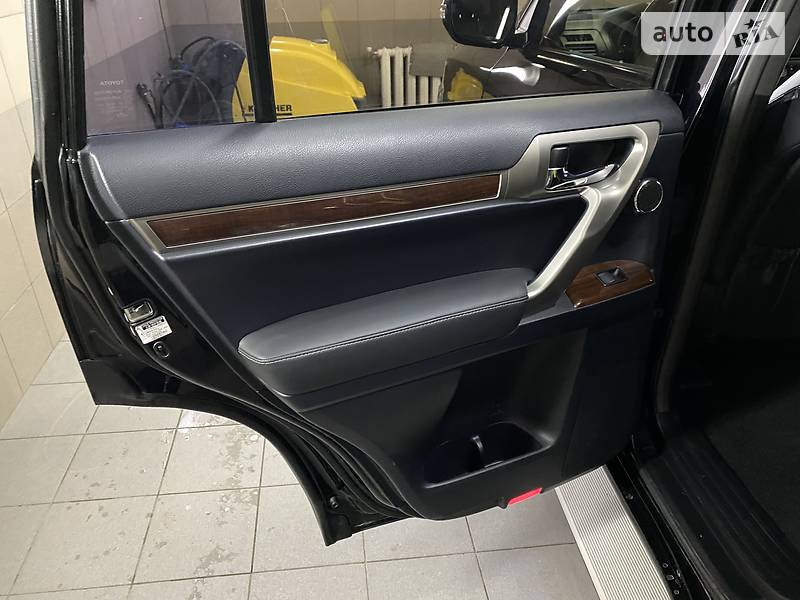 Позашляховик / Кросовер Toyota Land Cruiser Prado 2013 в Умані