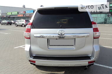 Позашляховик / Кросовер Toyota Land Cruiser Prado 2013 в 