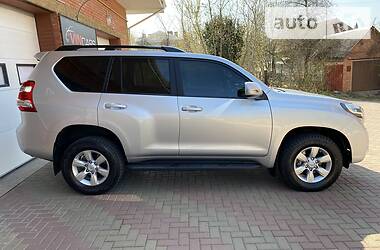 Позашляховик / Кросовер Toyota Land Cruiser Prado 2016 в 