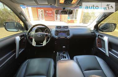 Позашляховик / Кросовер Toyota Land Cruiser Prado 2016 в 