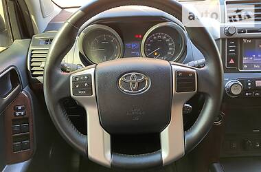 Позашляховик / Кросовер Toyota Land Cruiser Prado 2016 в 