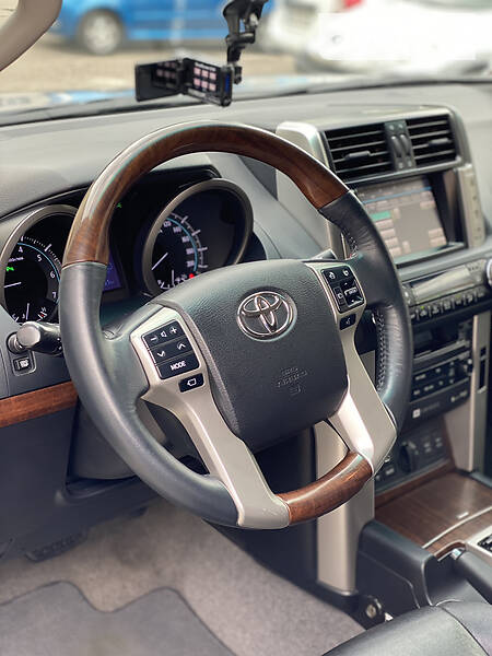 Позашляховик / Кросовер Toyota Land Cruiser Prado 2013 в Львові