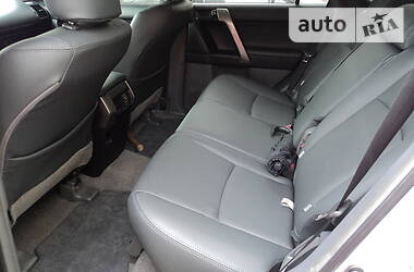 Позашляховик / Кросовер Toyota Land Cruiser Prado 2013 в 