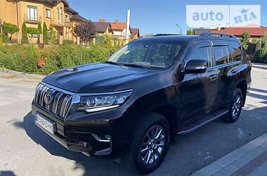 Позашляховик / Кросовер Toyota Land Cruiser Prado 2019 в 