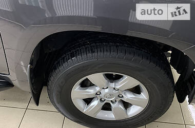 Позашляховик / Кросовер Toyota Land Cruiser Prado 2013 в 