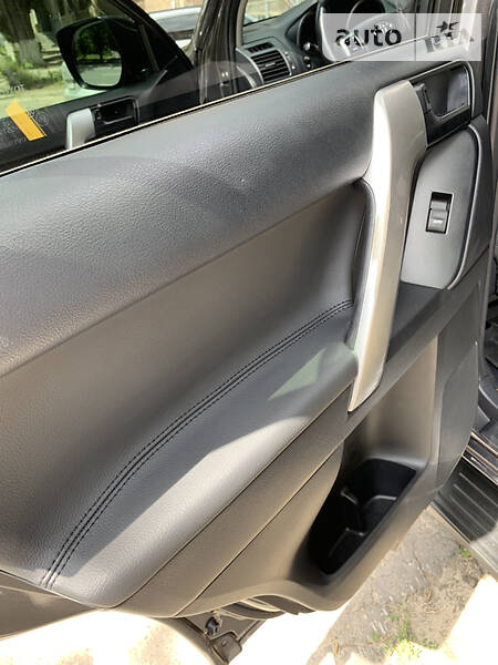 Позашляховик / Кросовер Toyota Land Cruiser Prado 2013 в Києві фото 43 Позашляховик / Кросовер Toyota Land Cruiser Prado 2013 в Києві