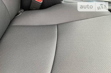 Позашляховик / Кросовер Toyota Land Cruiser Prado 2013 в 