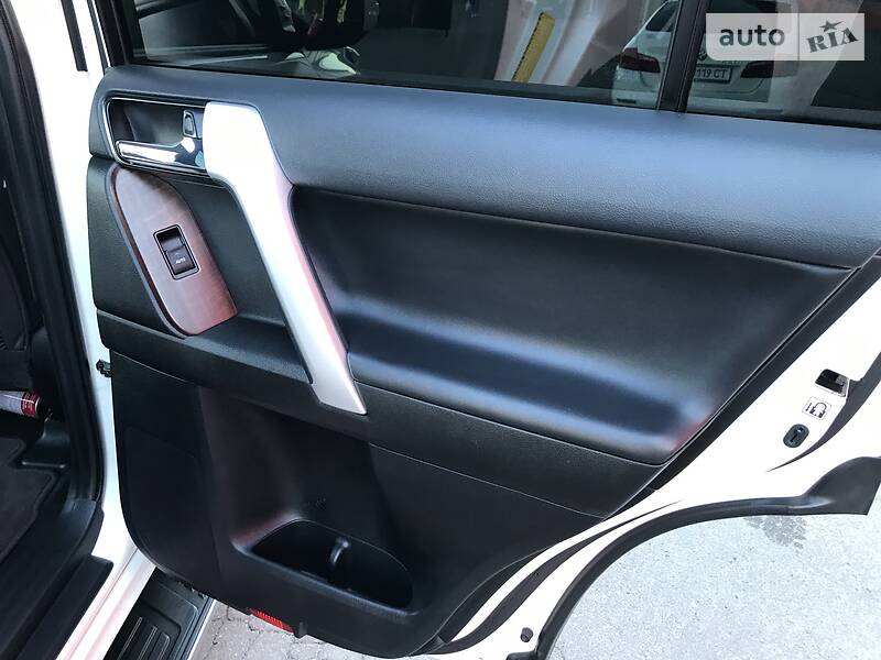 Позашляховик / Кросовер Toyota Land Cruiser Prado 2017 в Вінниці