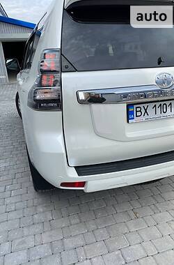 Внедорожник / Кроссовер Toyota Land Cruiser Prado 2017 в Хмельницком