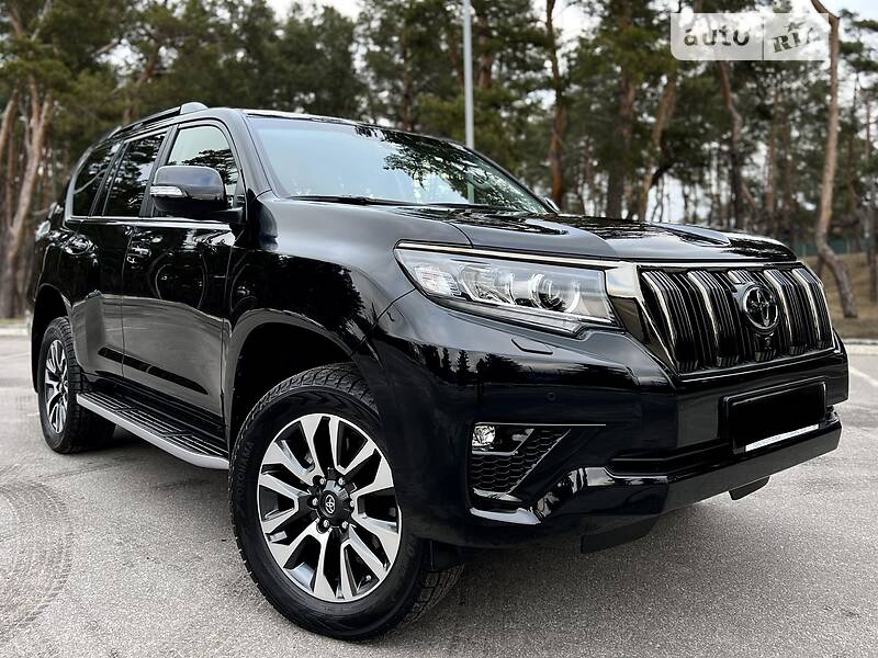 Внедорожник / Кроссовер Toyota Land Cruiser Prado 2021 в 