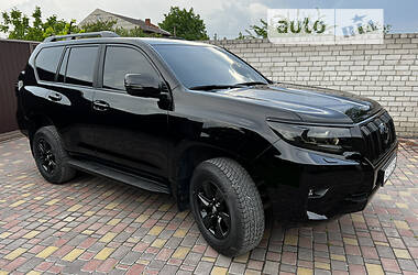 Внедорожник / Кроссовер Toyota Land Cruiser Prado 2020 в 