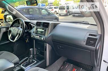 Позашляховик / Кросовер Toyota Land Cruiser Prado 2012 в 