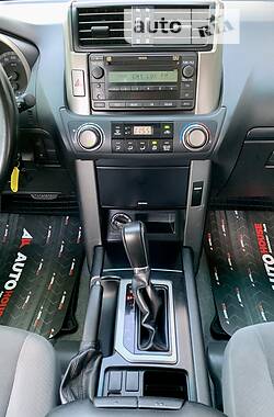 Позашляховик / Кросовер Toyota Land Cruiser Prado 2012 в 
