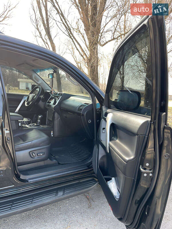 Позашляховик / Кросовер Toyota Land Cruiser Prado 2017 в Дніпрі фото 13 Позашляховик / Кросовер Toyota Land Cruiser Prado 2017 в Дніпрі