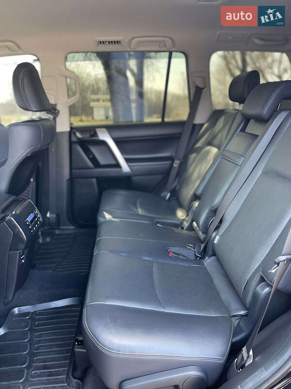 Позашляховик / Кросовер Toyota Land Cruiser Prado 2017 в Дніпрі фото 18 Позашляховик / Кросовер Toyota Land Cruiser Prado 2017 в Дніпрі