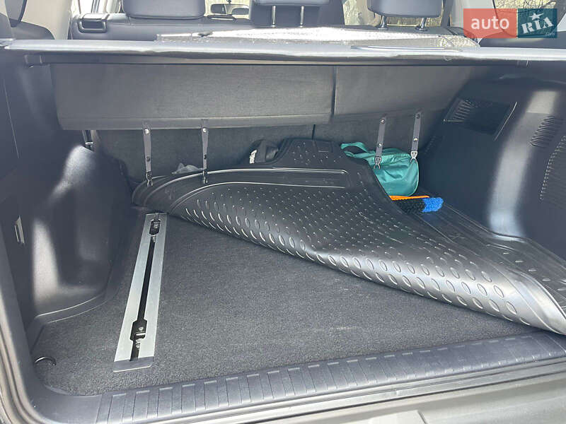 Позашляховик / Кросовер Toyota Land Cruiser Prado 2017 в Дніпрі фото 32 Позашляховик / Кросовер Toyota Land Cruiser Prado 2017 в Дніпрі