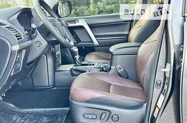 Внедорожник / Кроссовер Toyota Land Cruiser Prado 2018 в 