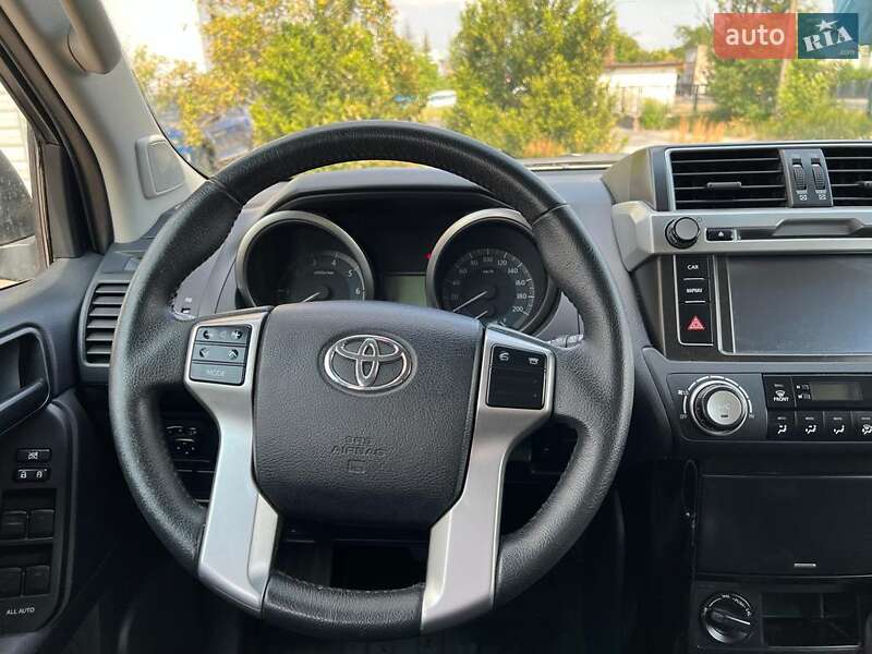 Внедорожник / Кроссовер Toyota Land Cruiser Prado 2017 в Львове фото 7 Внедорожник / Кроссовер Toyota Land Cruiser Prado 2017 в Львове