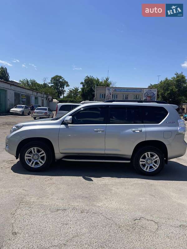 Внедорожник / Кроссовер Toyota Land Cruiser Prado 2011 в Запорожье