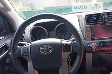 Внедорожник / Кроссовер Toyota Land Cruiser Prado 2012 в Надворной