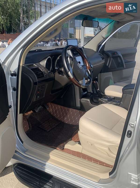 Внедорожник / Кроссовер Toyota Land Cruiser Prado 2010 в Харькове