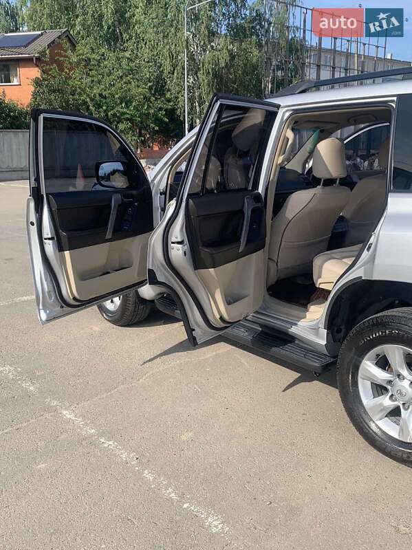 Внедорожник / Кроссовер Toyota Land Cruiser Prado 2010 в Харькове