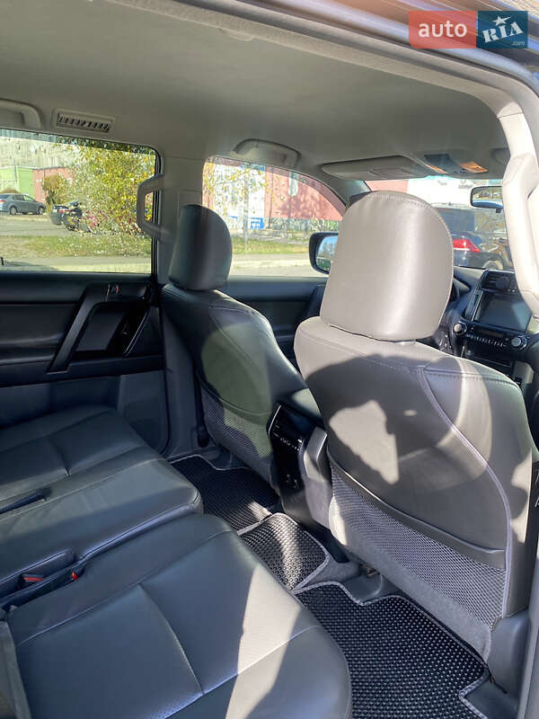 Внедорожник / Кроссовер Toyota Land Cruiser Prado 2010 в Днепре