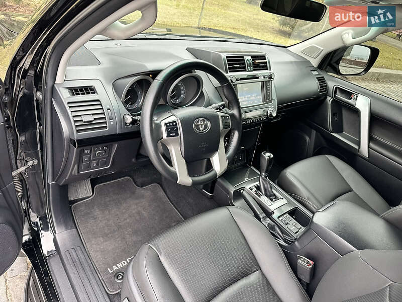 Внедорожник / Кроссовер Toyota Land Cruiser Prado 2016 в Сваляве