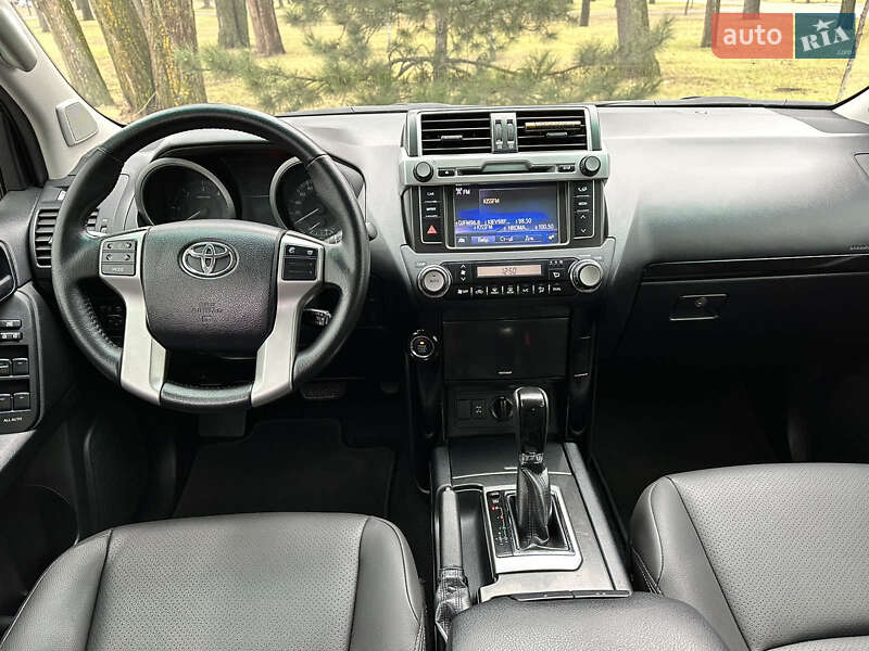 Внедорожник / Кроссовер Toyota Land Cruiser Prado 2016 в Сваляве