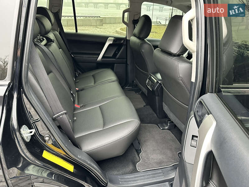 Внедорожник / Кроссовер Toyota Land Cruiser Prado 2016 в Сваляве