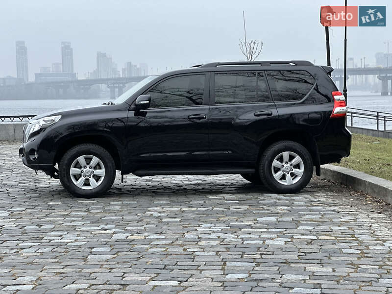 Внедорожник / Кроссовер Toyota Land Cruiser Prado 2016 в Сваляве