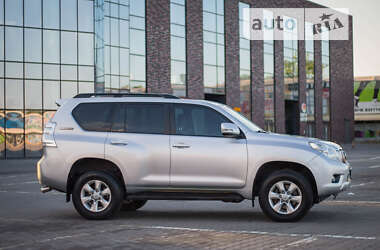 Позашляховик / Кросовер Toyota Land Cruiser Prado 2011 в Чернівцях