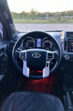 Внедорожник / Кроссовер Toyota Land Cruiser Prado 2014 в Покровске