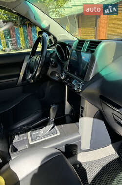 Внедорожник / Кроссовер Toyota Land Cruiser Prado 2010 в 